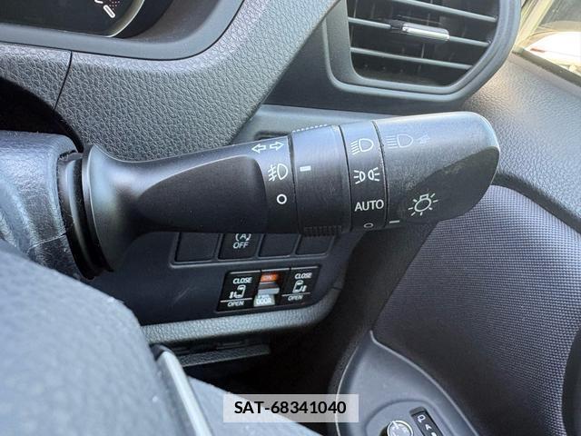 Toyota VOXY 2014-10 7795986-14