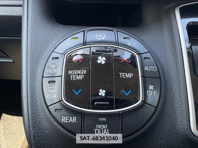 Toyota VOXY 2014-10 7795986-16