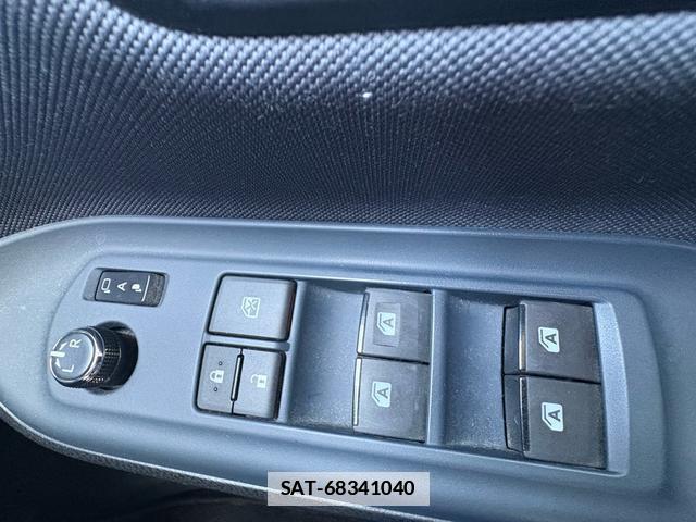 Toyota VOXY 2014-10 7795986-19