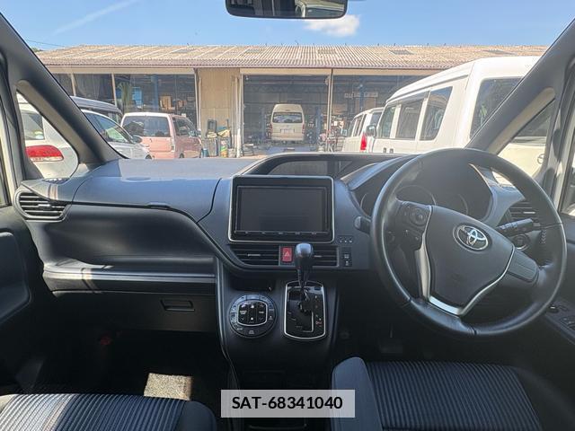 Toyota VOXY 2014-10 7795986-2