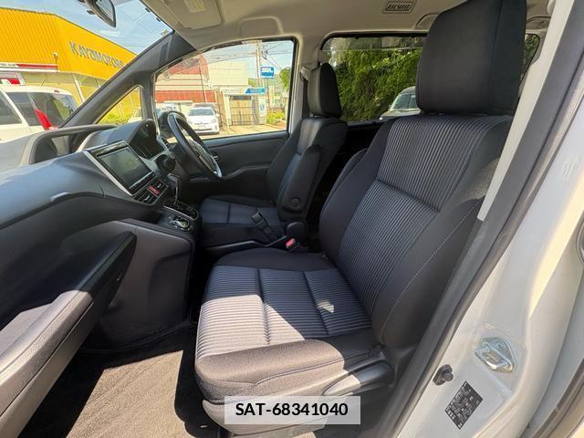 Toyota VOXY 2014-10 7795986-3