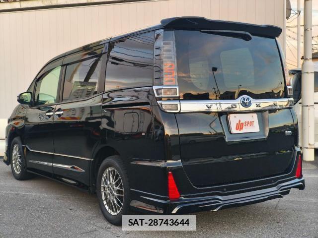 Toyota VOXY 2021-05 7796467-1