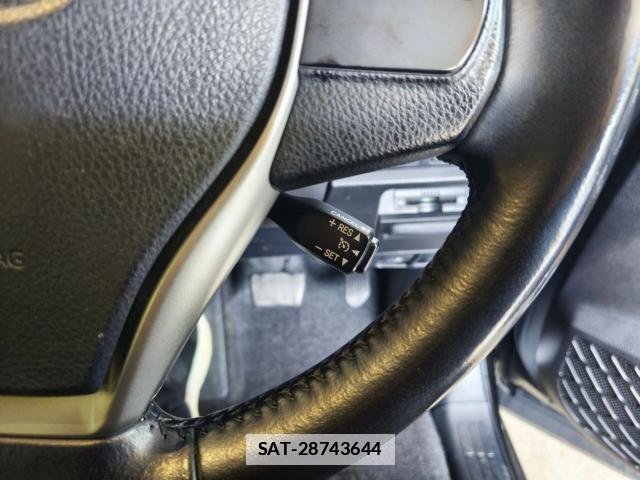 Toyota VOXY 2021-05 7796467-11