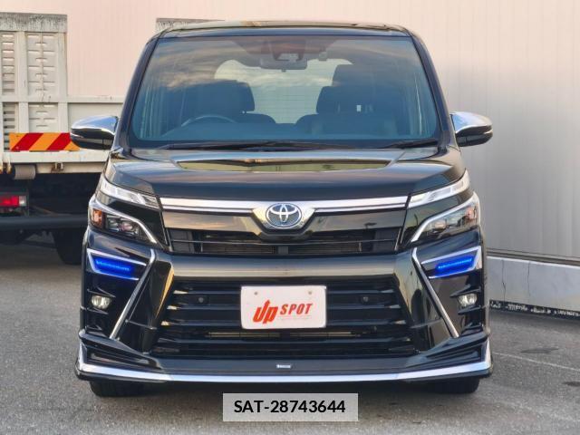 Toyota VOXY 2021-05 7796467-12