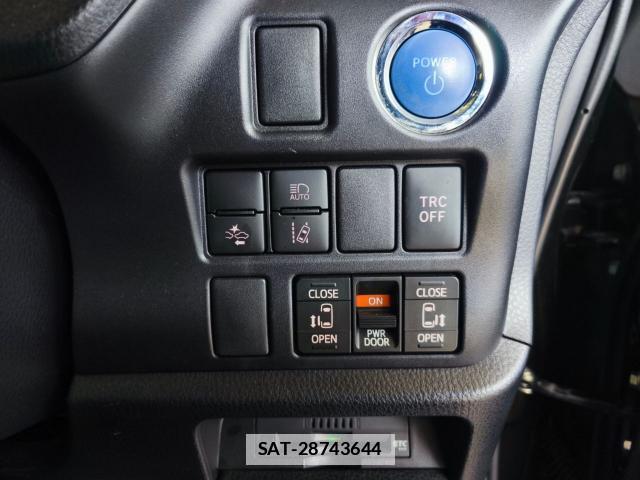Toyota VOXY 2021-05 7796467-14