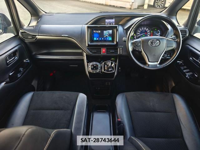 Toyota VOXY 2021-05 7796467-2