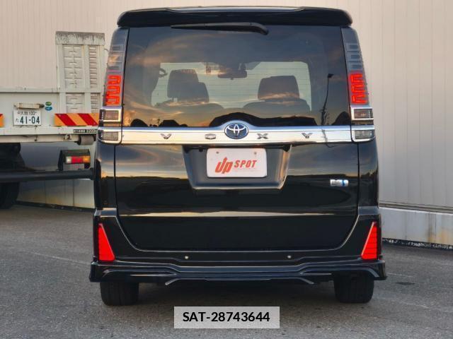 Toyota VOXY 2021-05 7796467-4