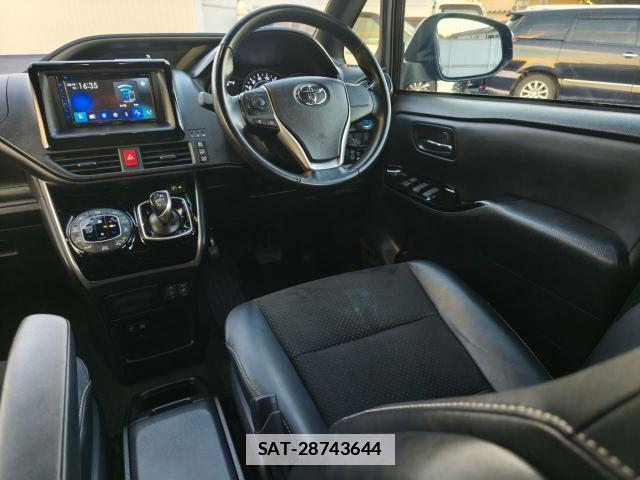 Toyota VOXY 2021-05 7796467-5