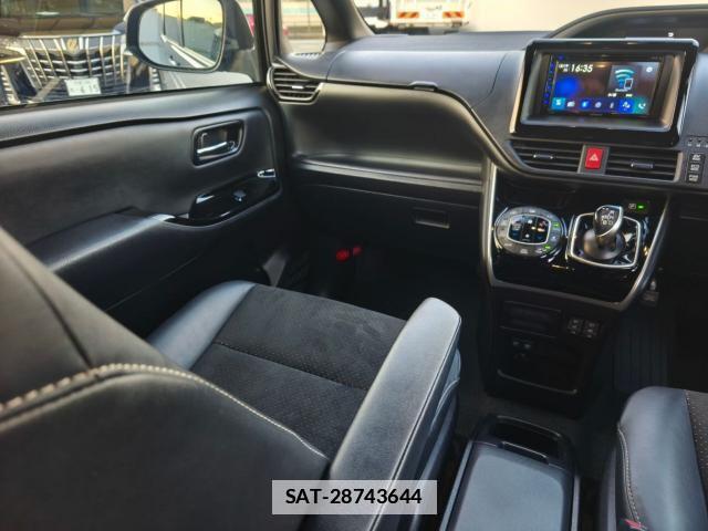 Toyota VOXY 2021-05 7796467-6