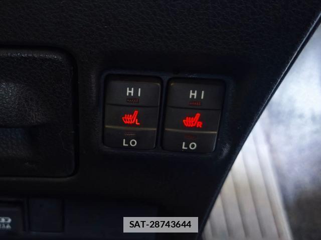 Toyota VOXY 2021-05 7796467-9