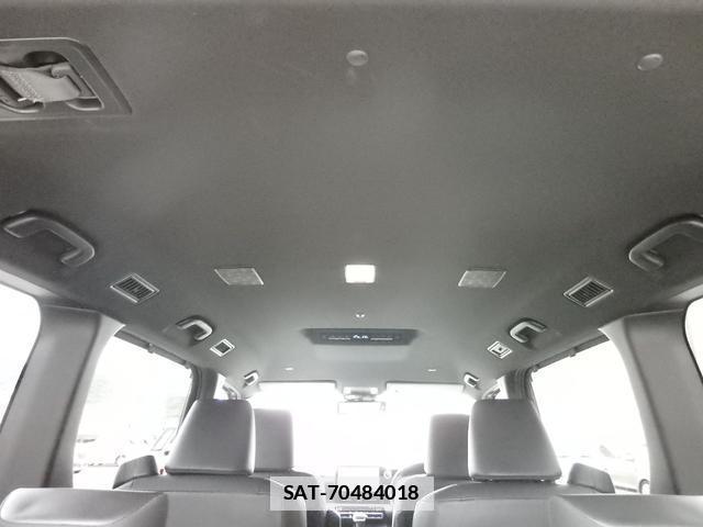 Toyota VOXY 2022-11 7797319-14