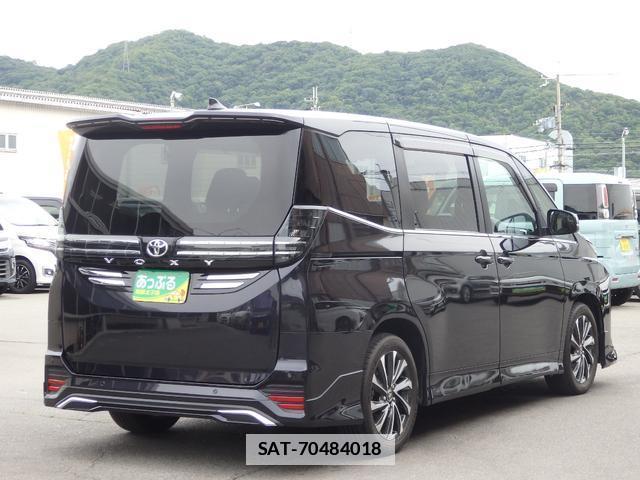 Toyota VOXY 2022-11 7797319-9