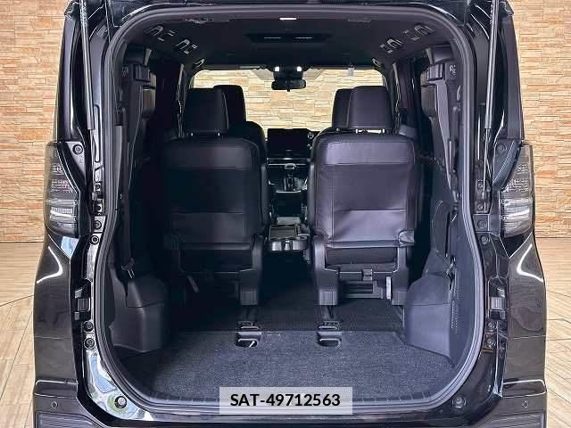 Toyota VOXY 2023-07 7797369-12
