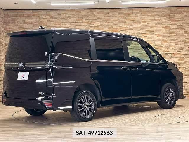 Toyota VOXY 2023-07 7797369-15