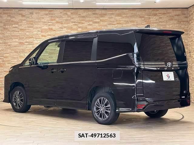 Toyota VOXY 2023-07 7797369-16