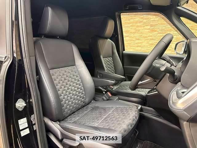Toyota VOXY 2023-07 7797369-4