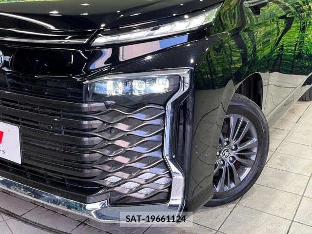 Toyota VOXY 2023-07 7797435-12