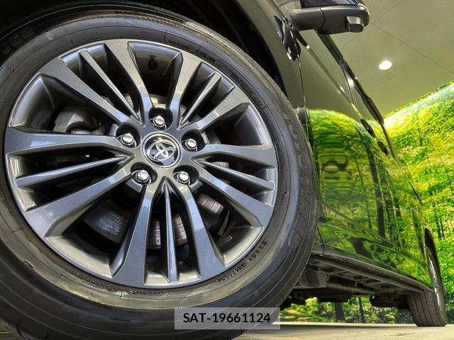 Toyota VOXY 2023-07 7797435-13