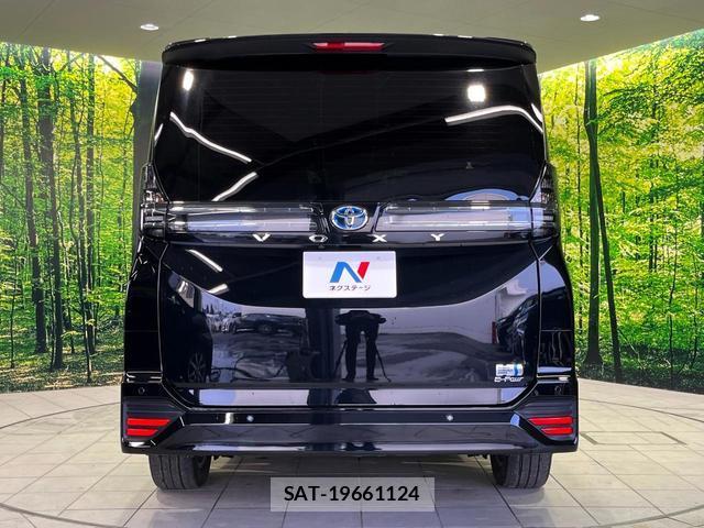 Toyota VOXY 2023-07 7797435-15