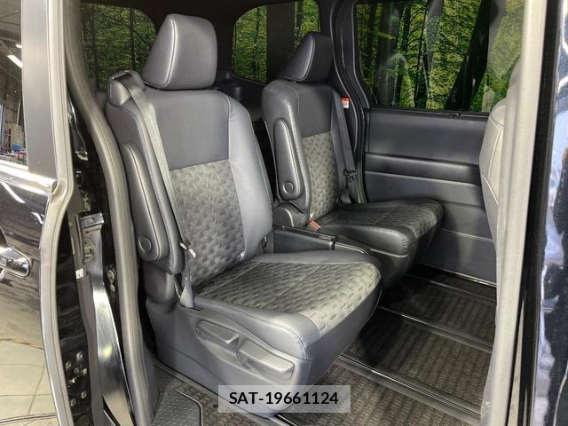 Toyota VOXY 2023-07 7797435-8