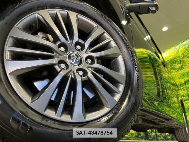 Toyota VOXY 2023-07 7797443-12