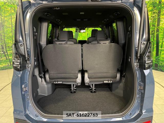 Toyota VOXY 2025-09 7797449-10