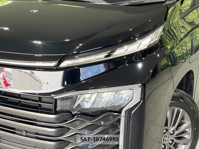 Toyota VOXY 2023-03 7797530-11