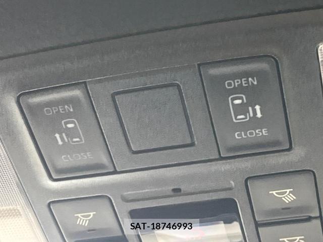 Toyota VOXY 2023-03 7797530-4