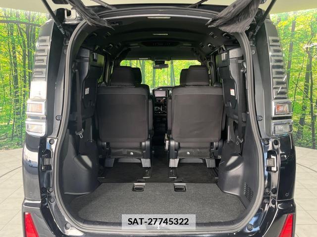 Toyota VOXY 2019-08 7797569-10