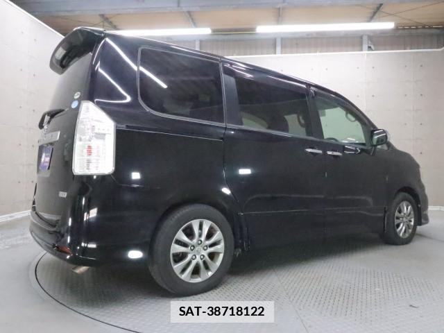 Toyota VOXY 2011-03 7797600-1