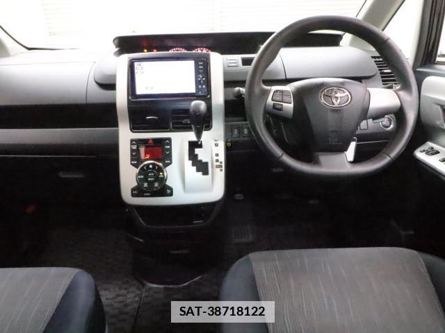 Toyota VOXY 2011-03 7797600-2