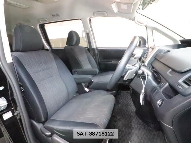 Toyota VOXY 2011-03 7797600-4