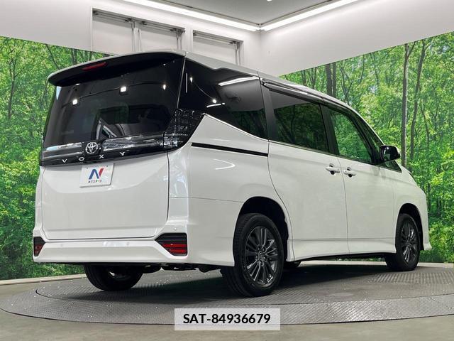 Toyota VOXY 2024-04 7798156-16