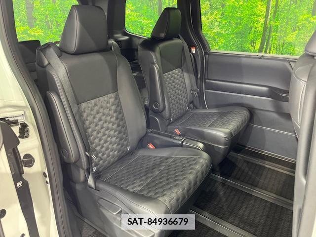 Toyota VOXY 2024-04 7798156-7