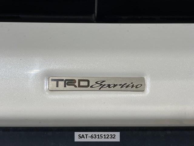 Toyota VOXY 2014-07 7798221-2