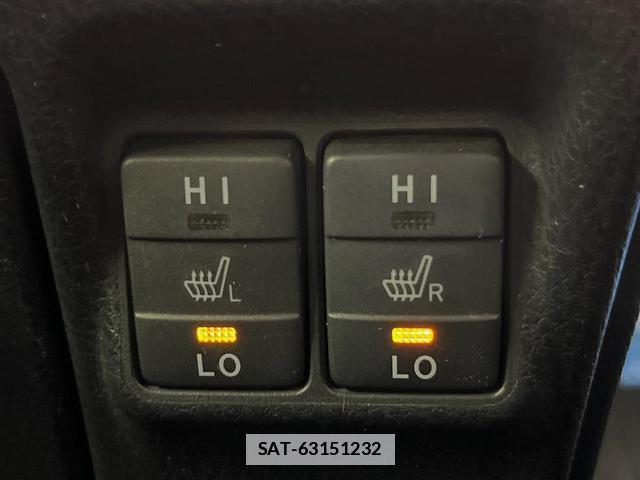 Toyota VOXY 2014-07 7798221-3