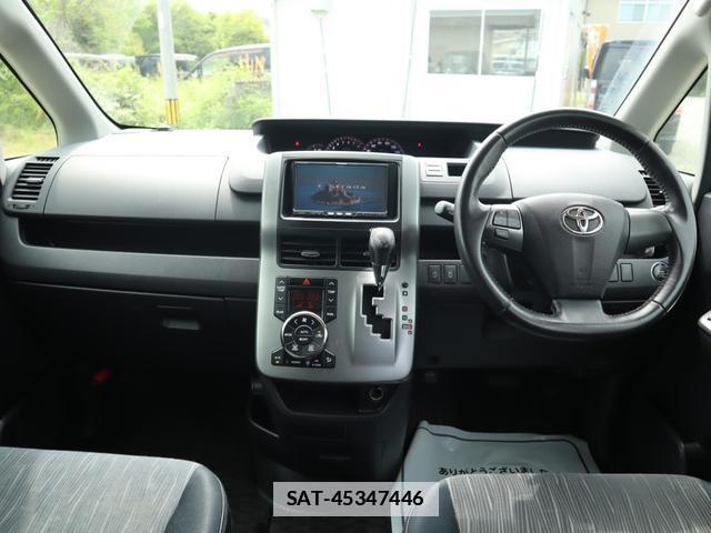 Toyota VOXY 2011-10 7798333-1