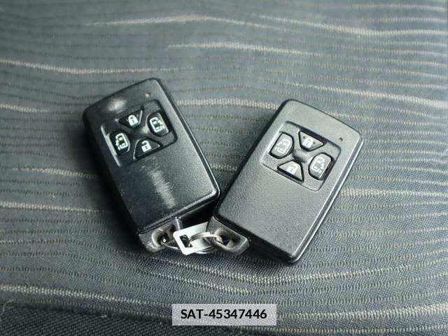 Toyota VOXY 2011-10 7798333-10