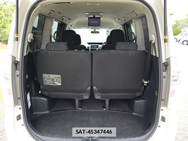 Toyota VOXY 2011-10 7798333-11