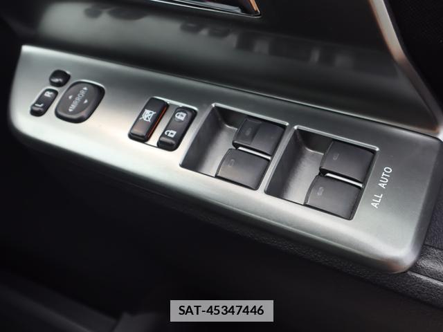 Toyota VOXY 2011-10 7798333-17
