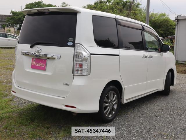 Toyota VOXY 2011-10 7798333-4