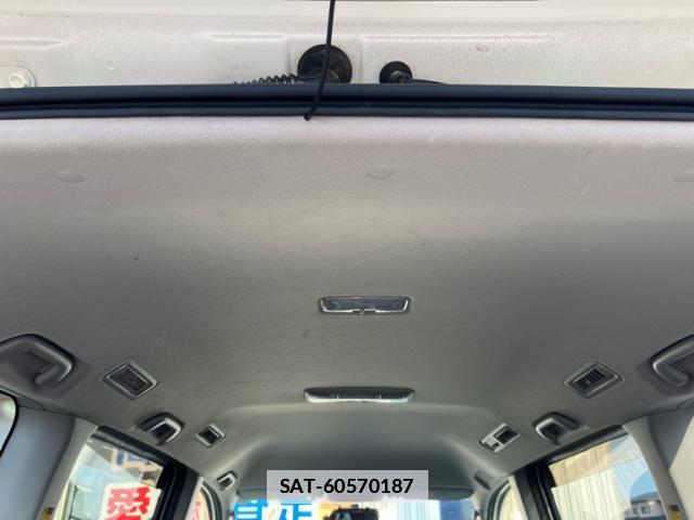 Toyota VOXY 2007-09 7798704-11