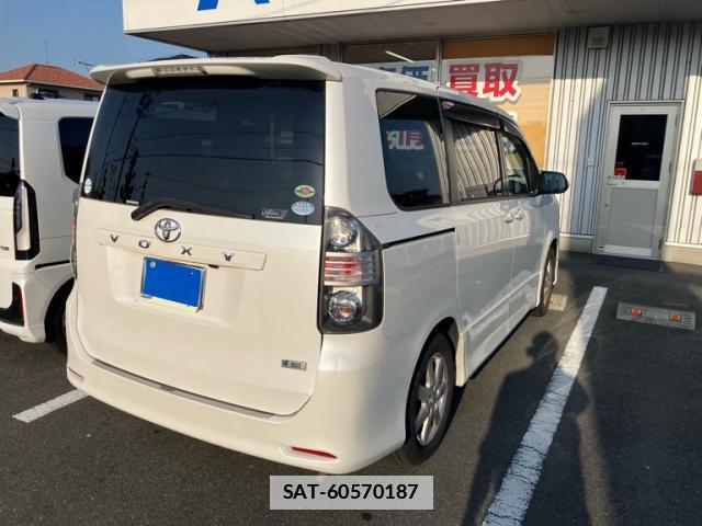 Toyota VOXY 2007-09 7798704-9