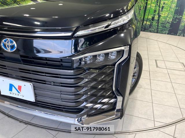 Toyota VOXY 2023-10 7799129-10
