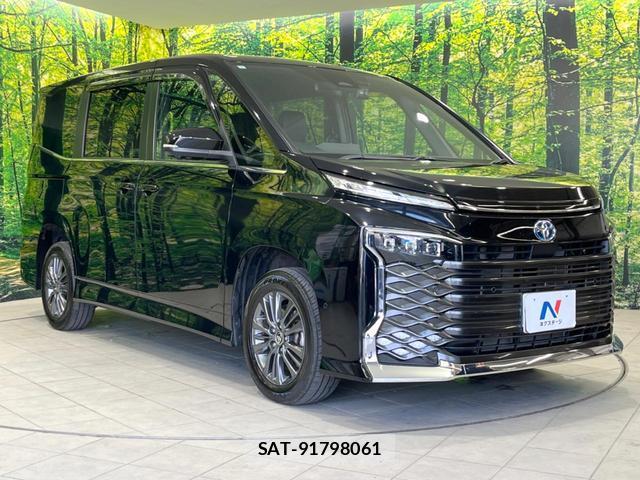 Toyota VOXY 2023-10 7799129-14