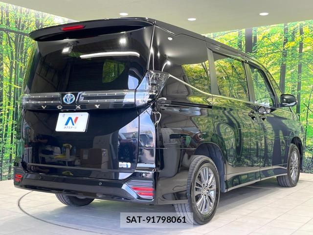 Toyota VOXY 2023-10 7799129-15