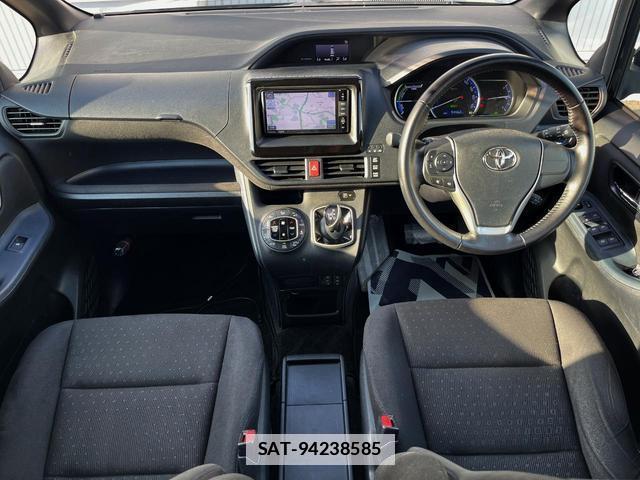 Toyota VOXY 2016-03 7799214-1