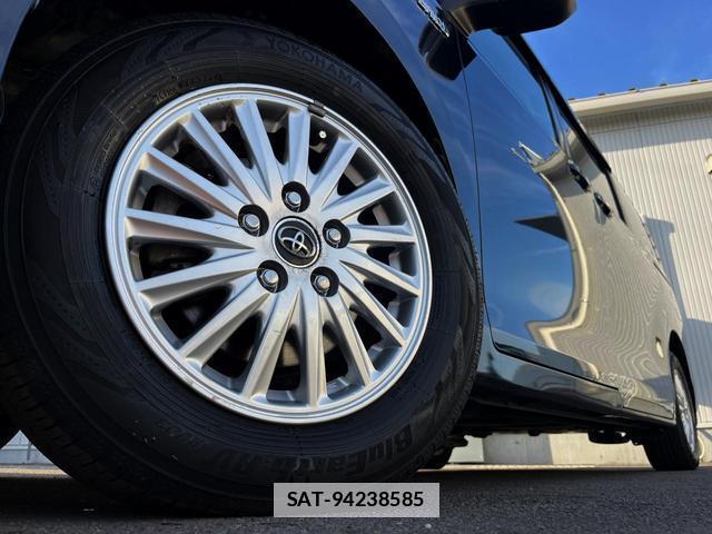 Toyota VOXY 2016-03 7799214-15