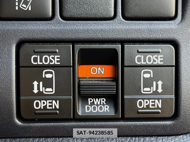 Toyota VOXY 2016-03 7799214-4