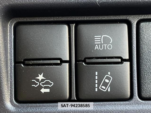 Toyota VOXY 2016-03 7799214-5